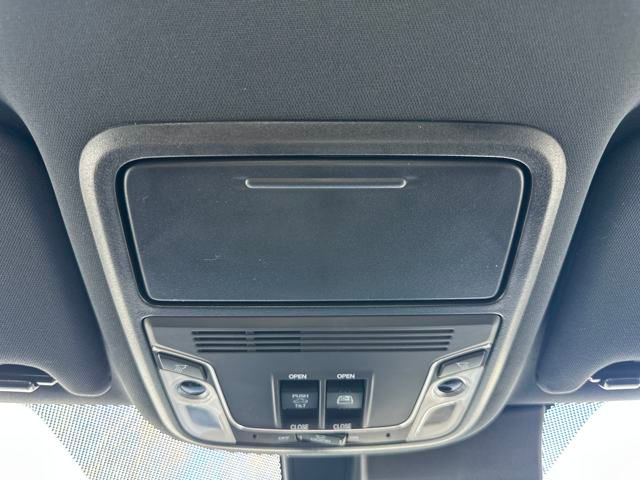 Vehicle image 28 of 37