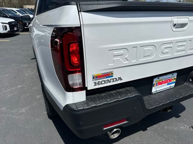 Vehicle image 33 of 37