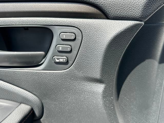 Vehicle image 12 of 37