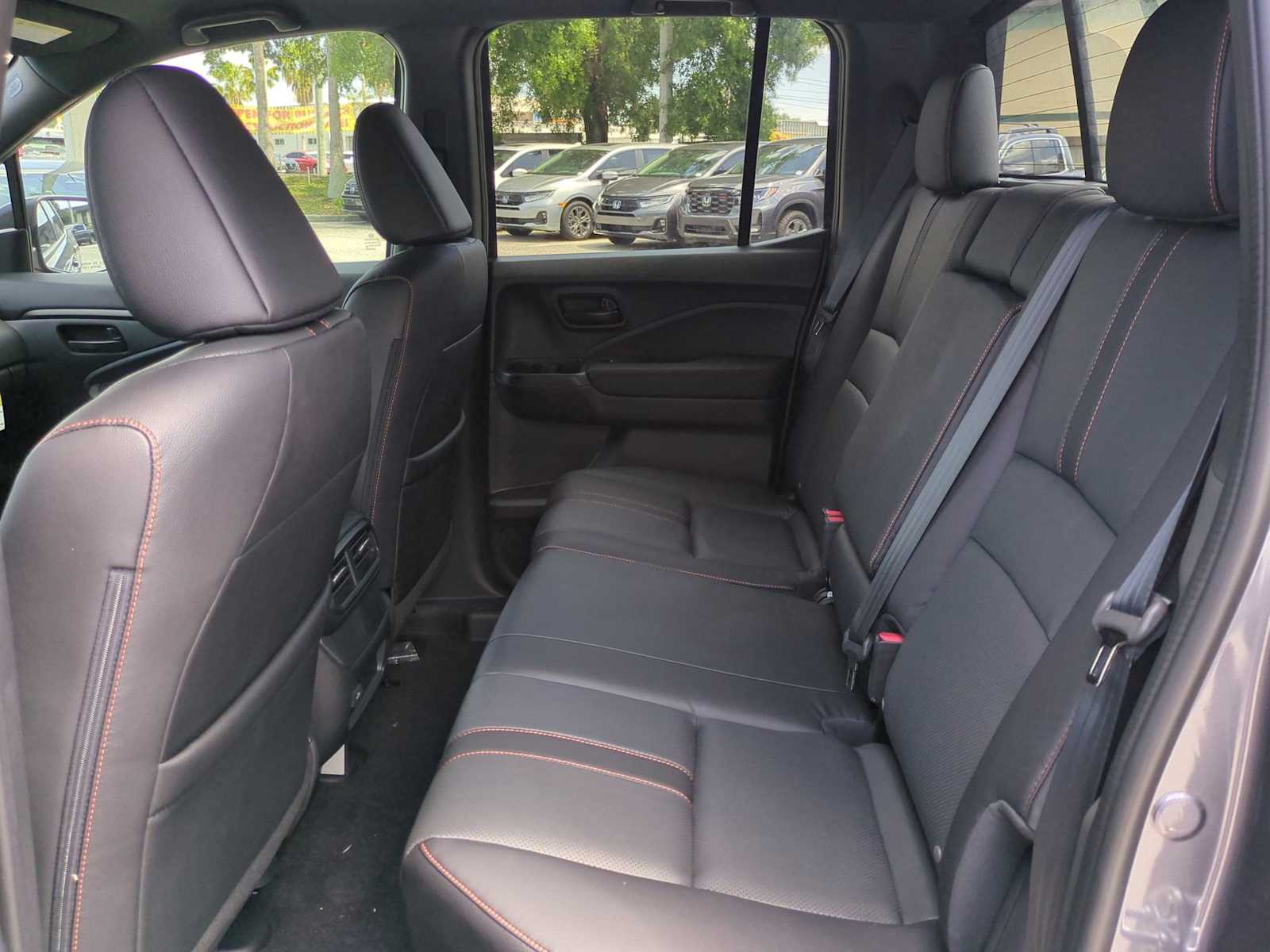 Vehicle image 11 of 28