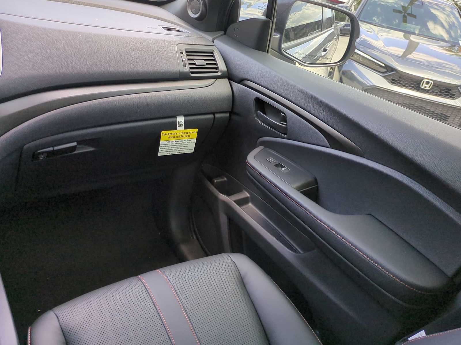 Vehicle image 15 of 28