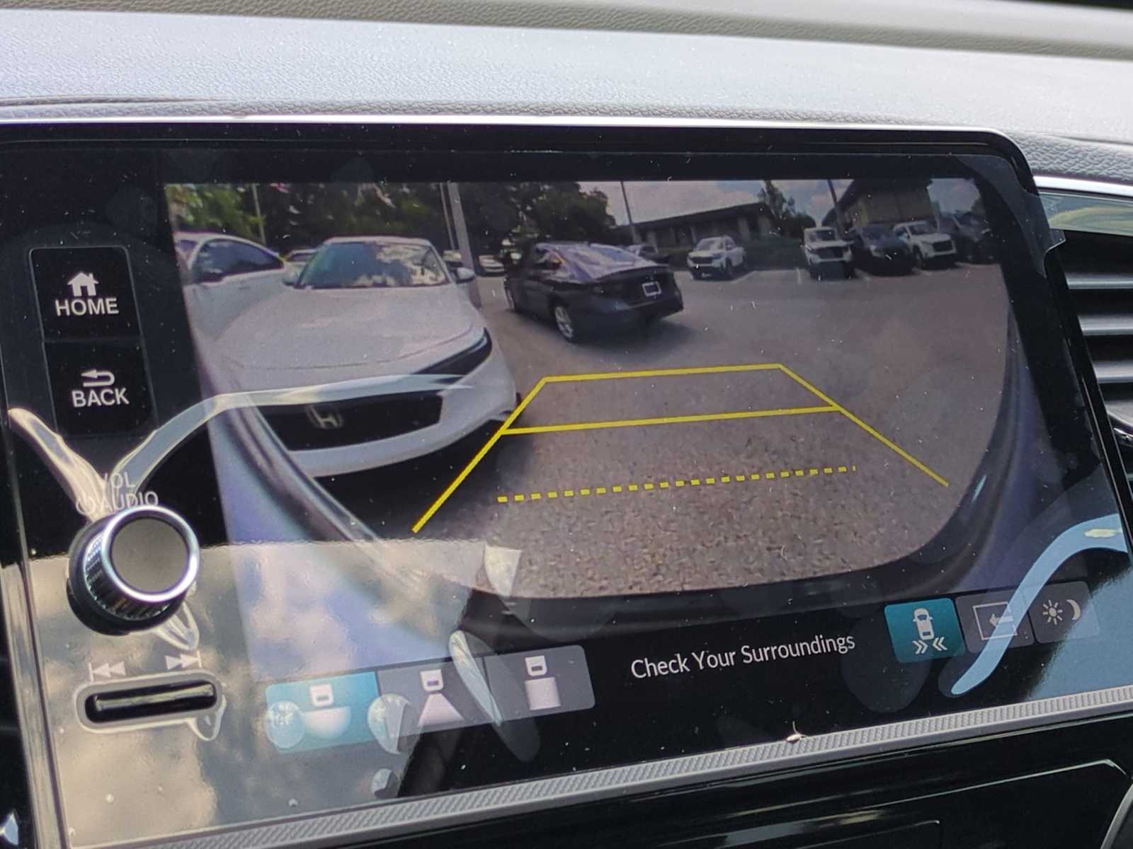 Vehicle image 17 of 28
