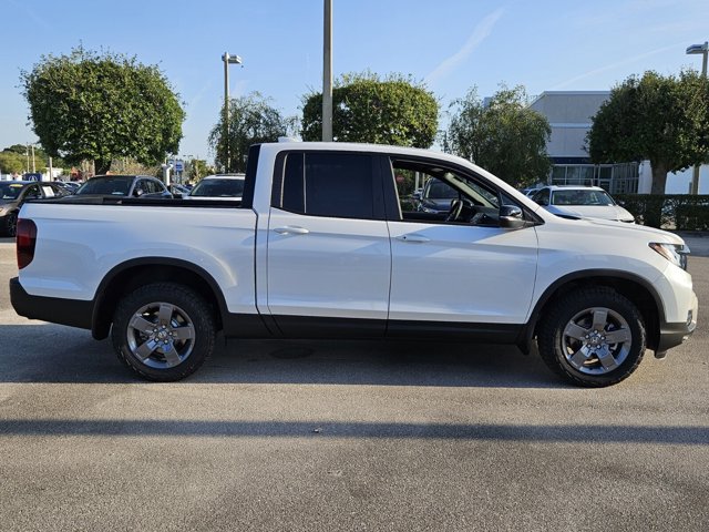 Vehicle image 4 of 39
