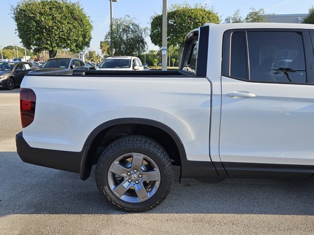 Vehicle image 11 of 39