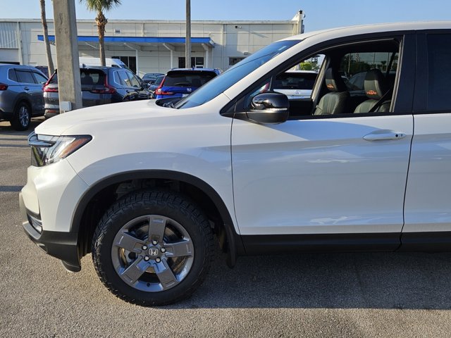 Vehicle image 10 of 39