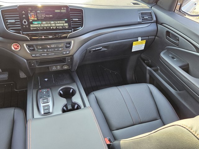 Vehicle image 17 of 39