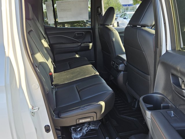 Vehicle image 21 of 39