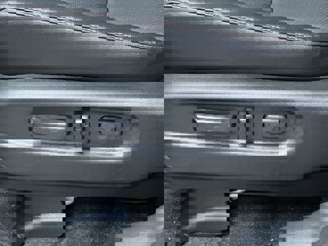 Vehicle image 14 of 29