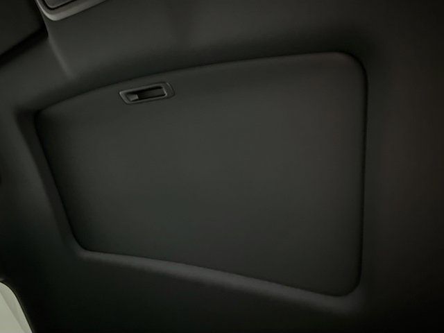 Vehicle image 27 of 36