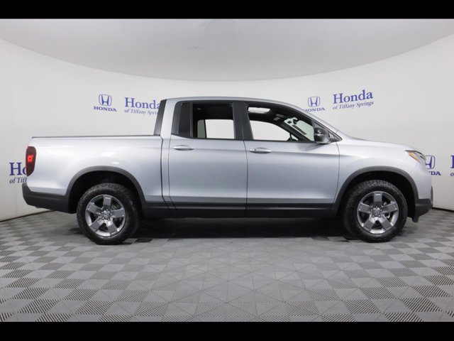 Vehicle image 4 of 25
