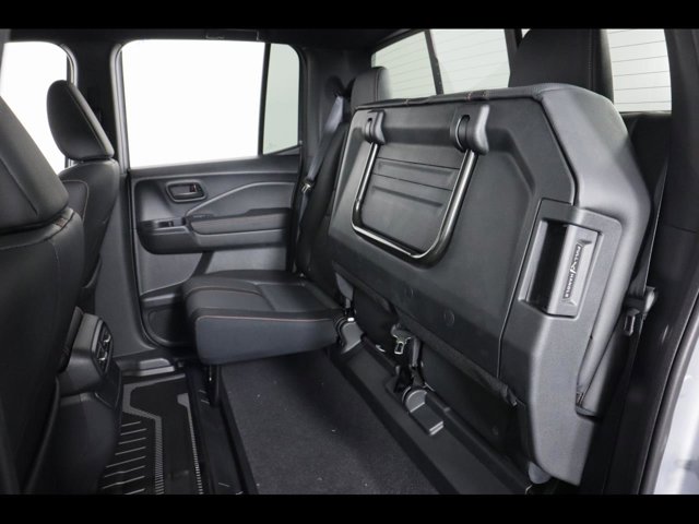 Vehicle image 14 of 25