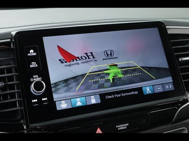 Vehicle image 18 of 25