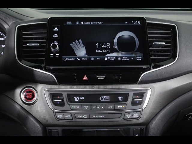 Vehicle image 19 of 25