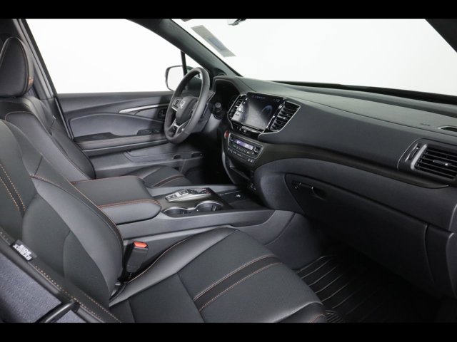 Vehicle image 21 of 25