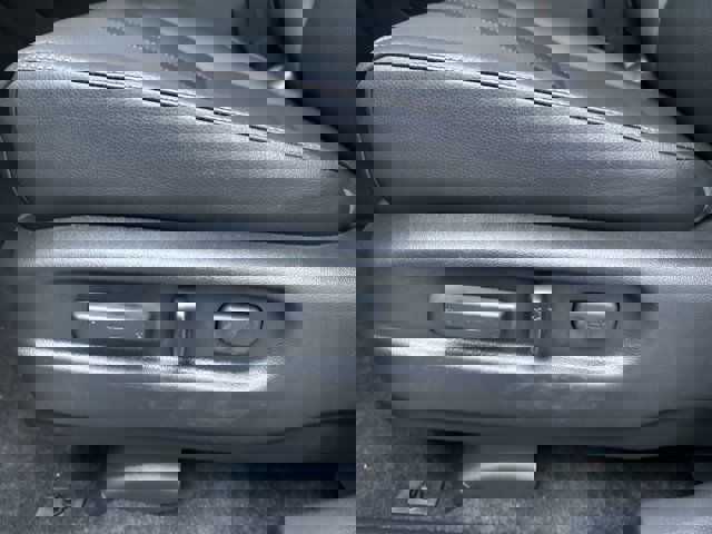 Vehicle image 14 of 30
