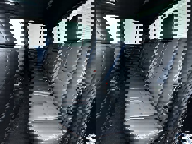 Vehicle image 23 of 30