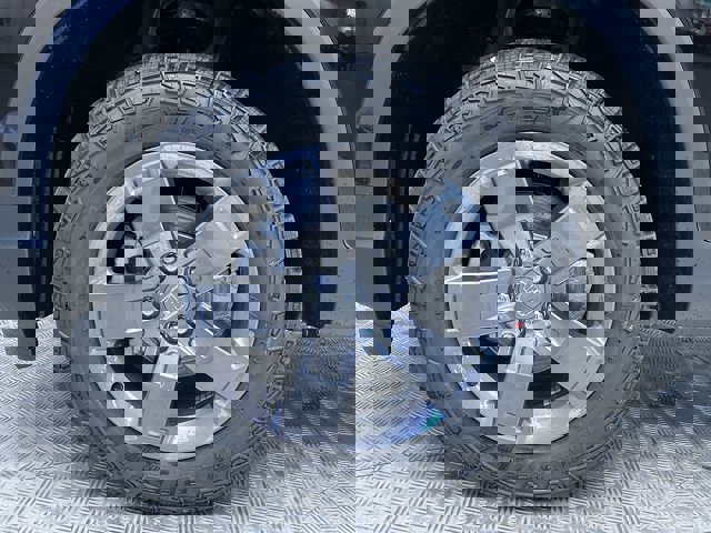 Vehicle image 28 of 30