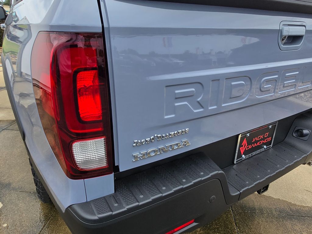 Vehicle image 25 of 35