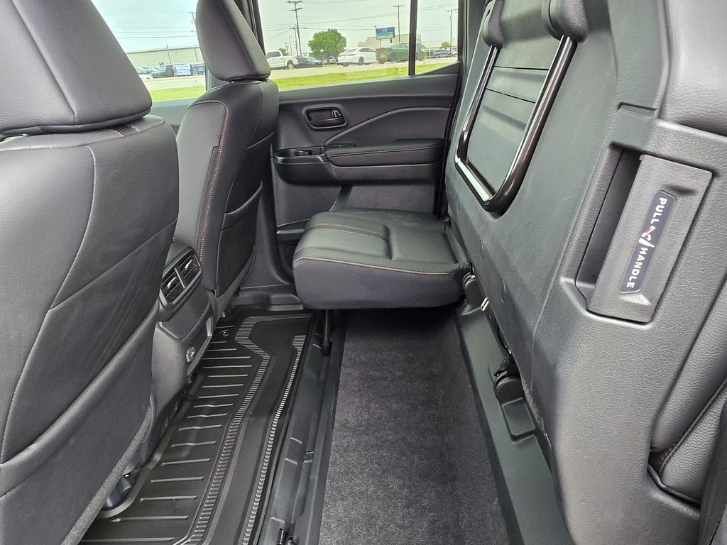 Vehicle image 17 of 35