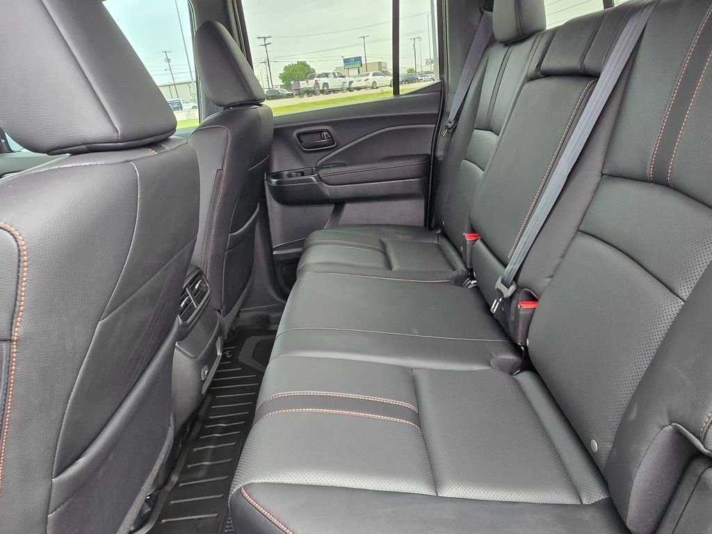 Vehicle image 14 of 35