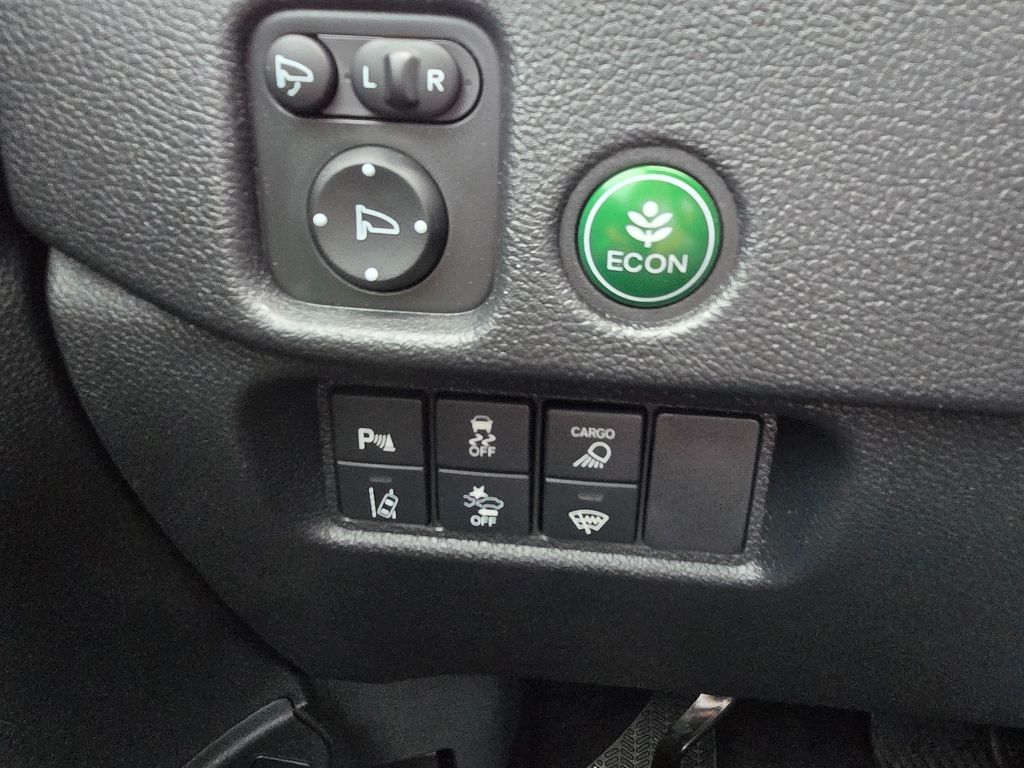 Vehicle image 33 of 35