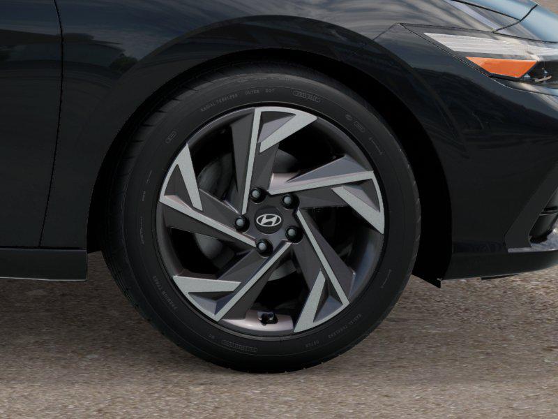 2025 Hyundai Elantra Limited Image 9 of 18