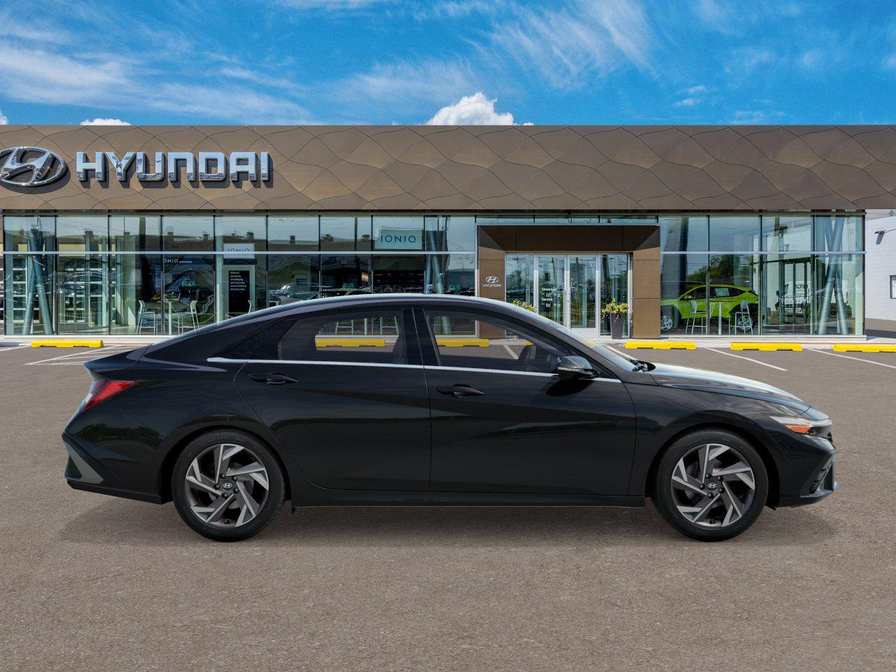 2025 Hyundai Elantra Limited Image 5 of 18