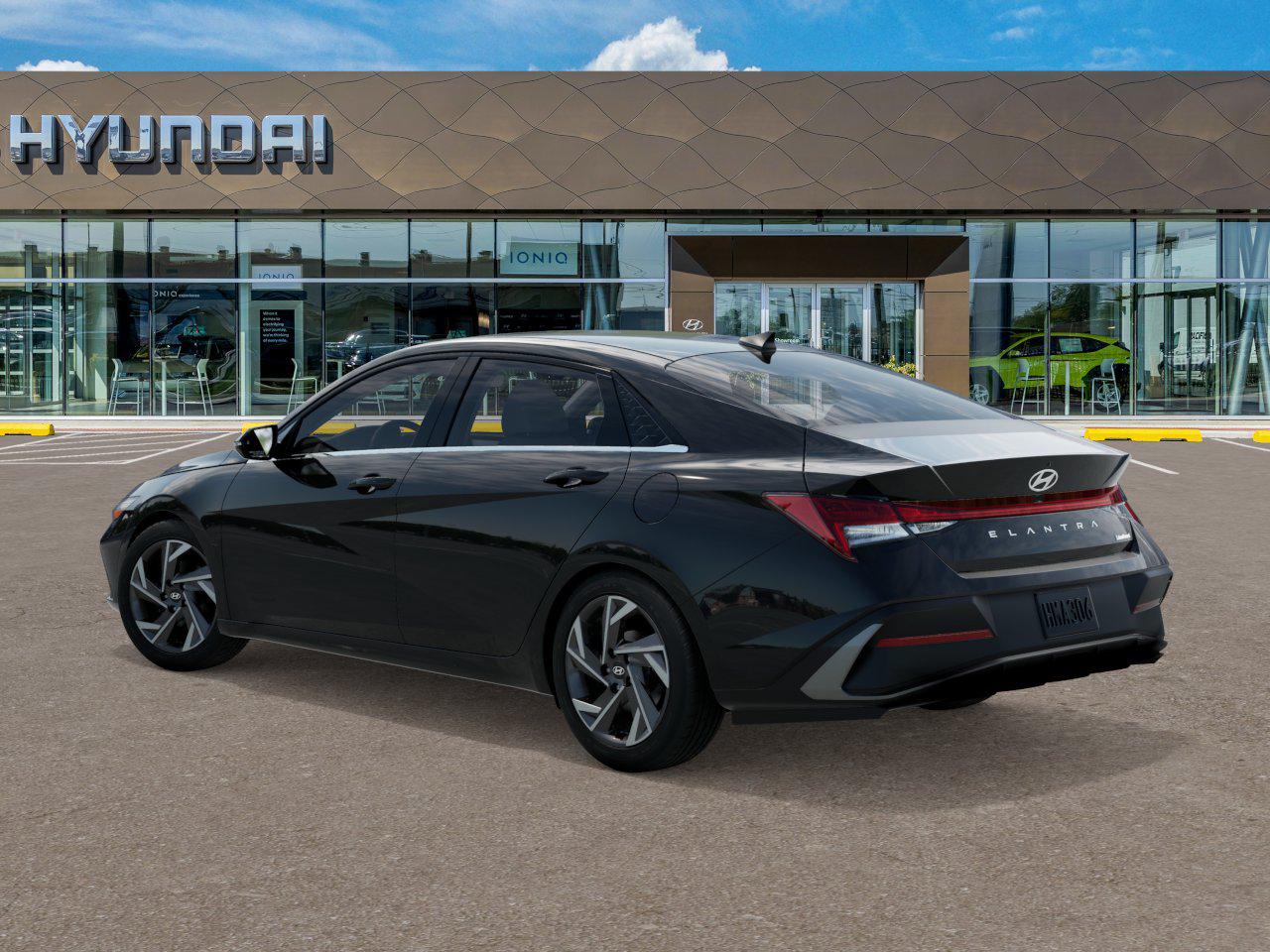2025 Hyundai Elantra Limited Image 7 of 18