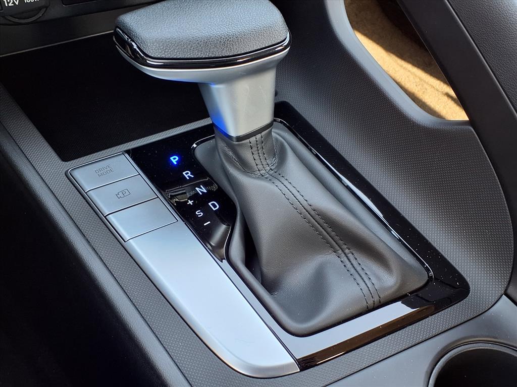 2025 Hyundai Elantra SE Image 9 of 15