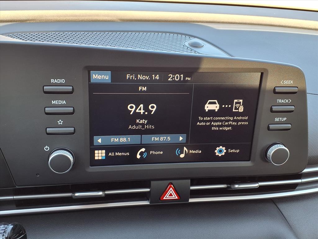 2025 Hyundai Elantra SE Image 8 of 15