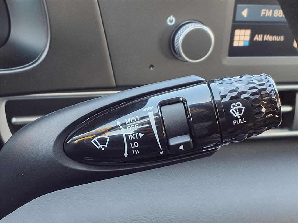 2025 Hyundai Elantra SE Image 13 of 15