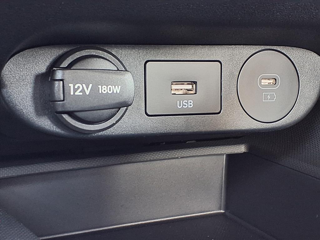 2025 Hyundai Elantra SE Image 14 of 15