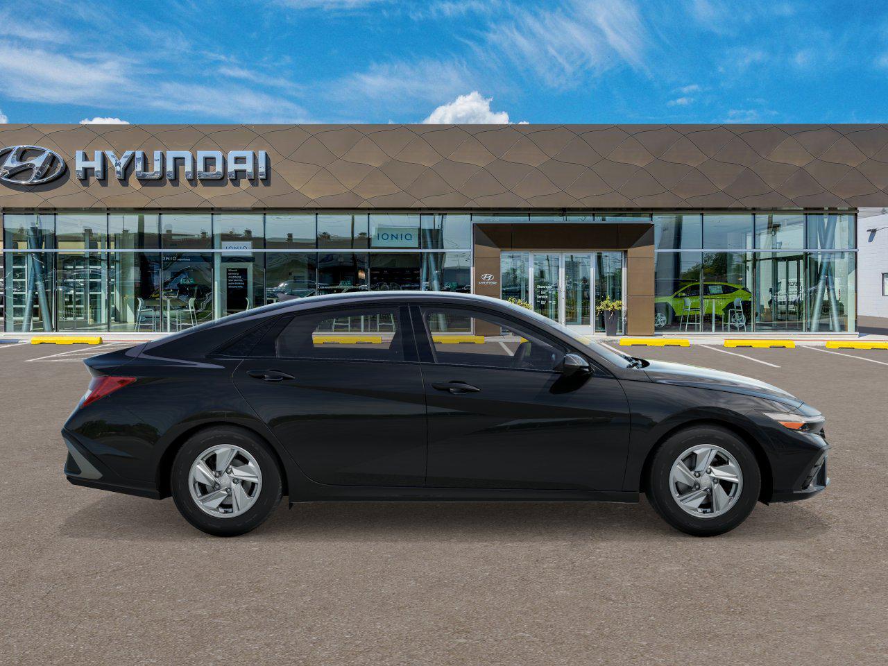 2025 Hyundai Elantra SE Image 5 of 18