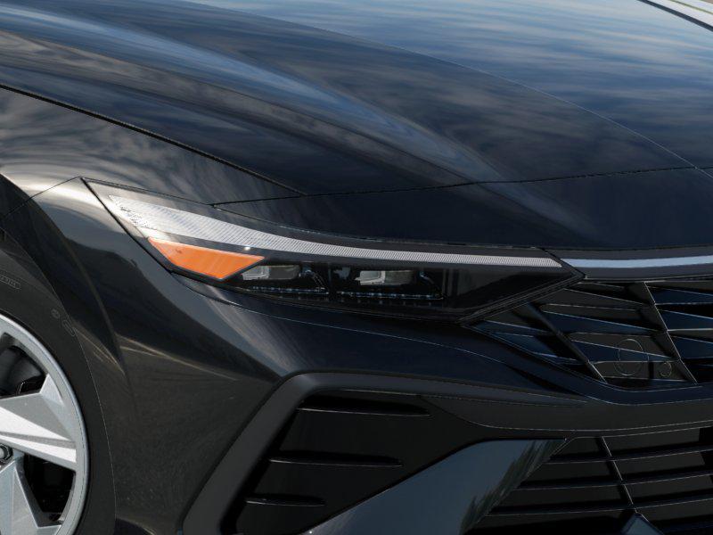 2025 Hyundai Elantra SE Image 12 of 18