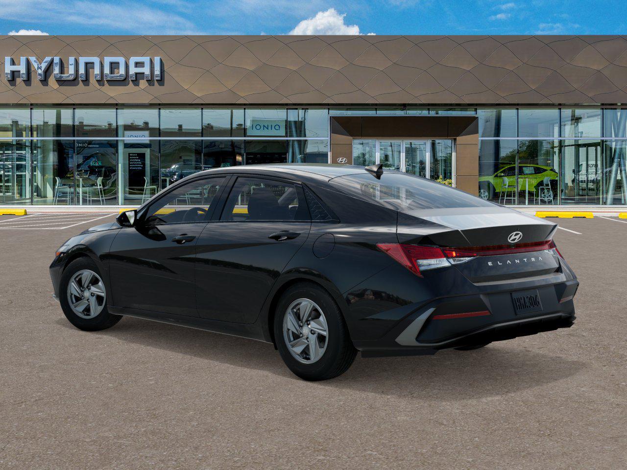 2025 Hyundai Elantra SE Image 7 of 18