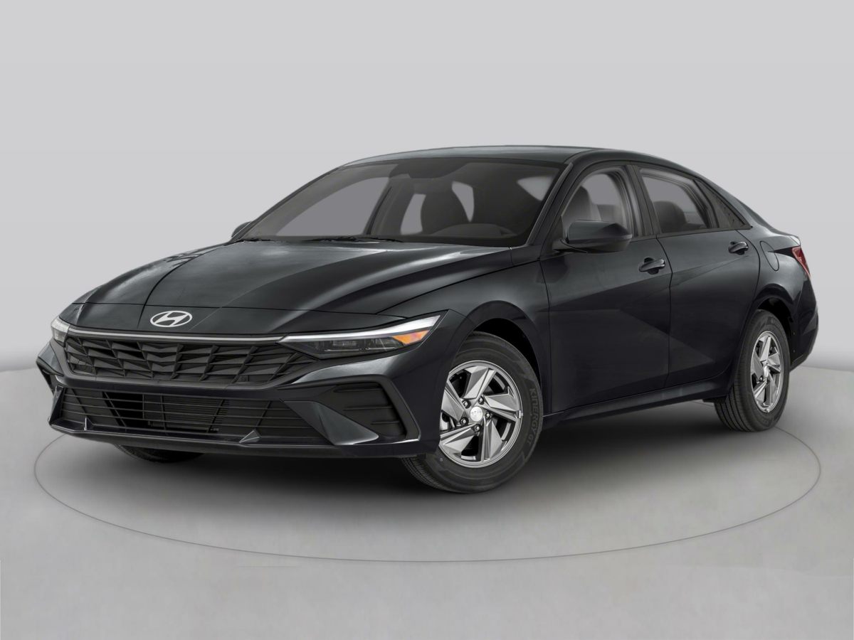 2025 Hyundai Elantra SE Image 2 of 18