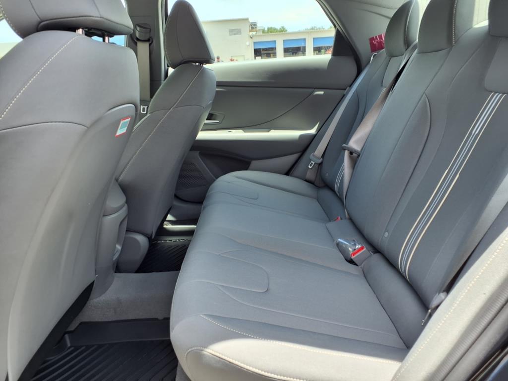 Vehicle image 11 of 32