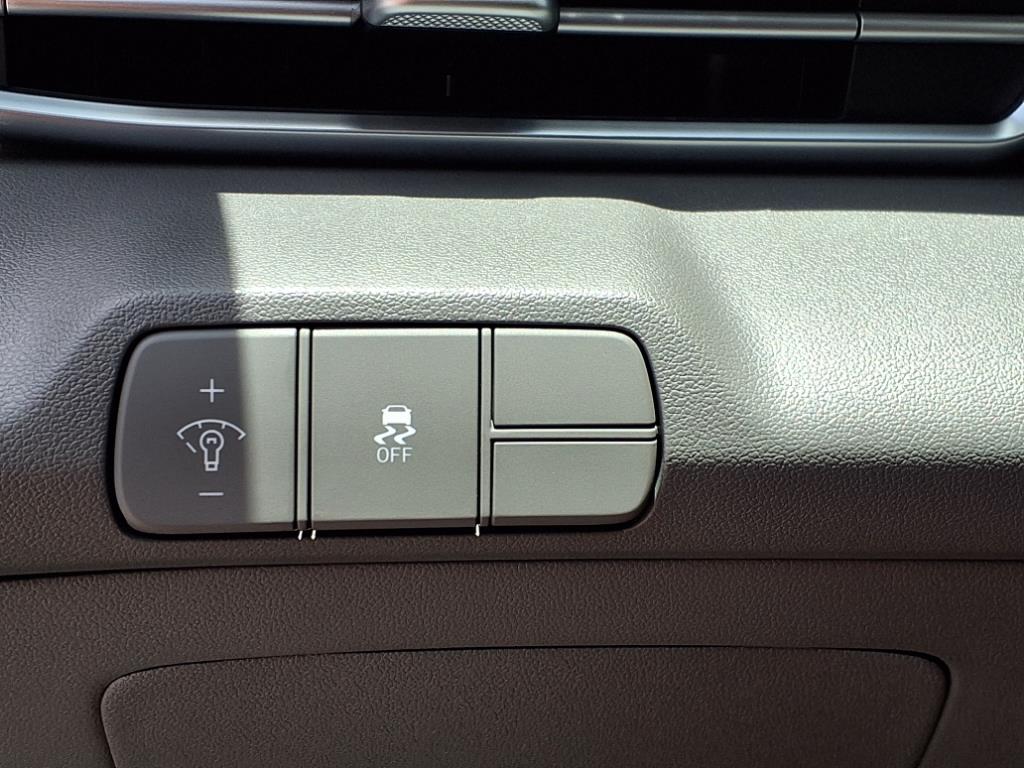 Vehicle image 26 of 32