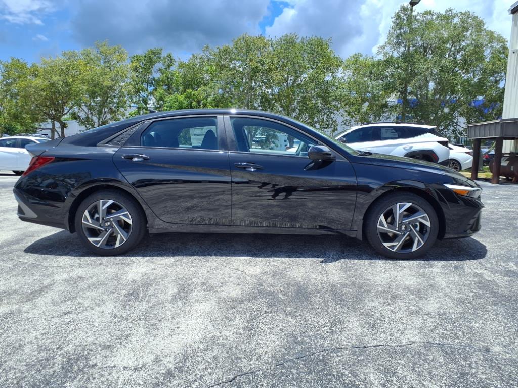 Vehicle image 4 of 32