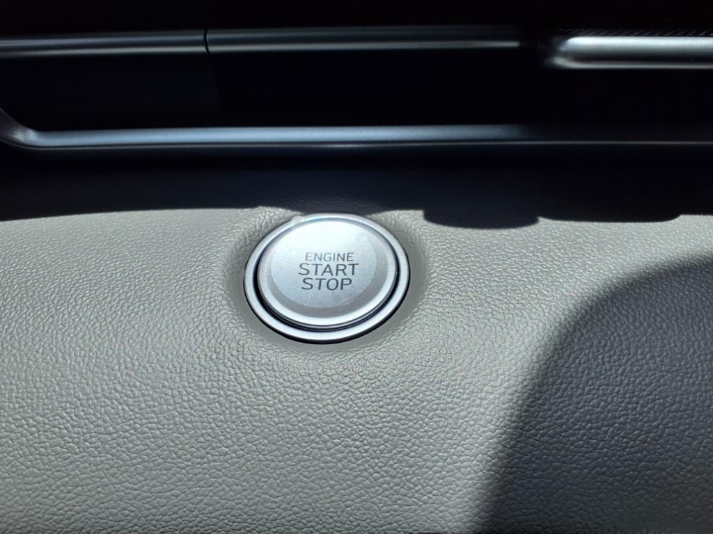 Vehicle image 29 of 32