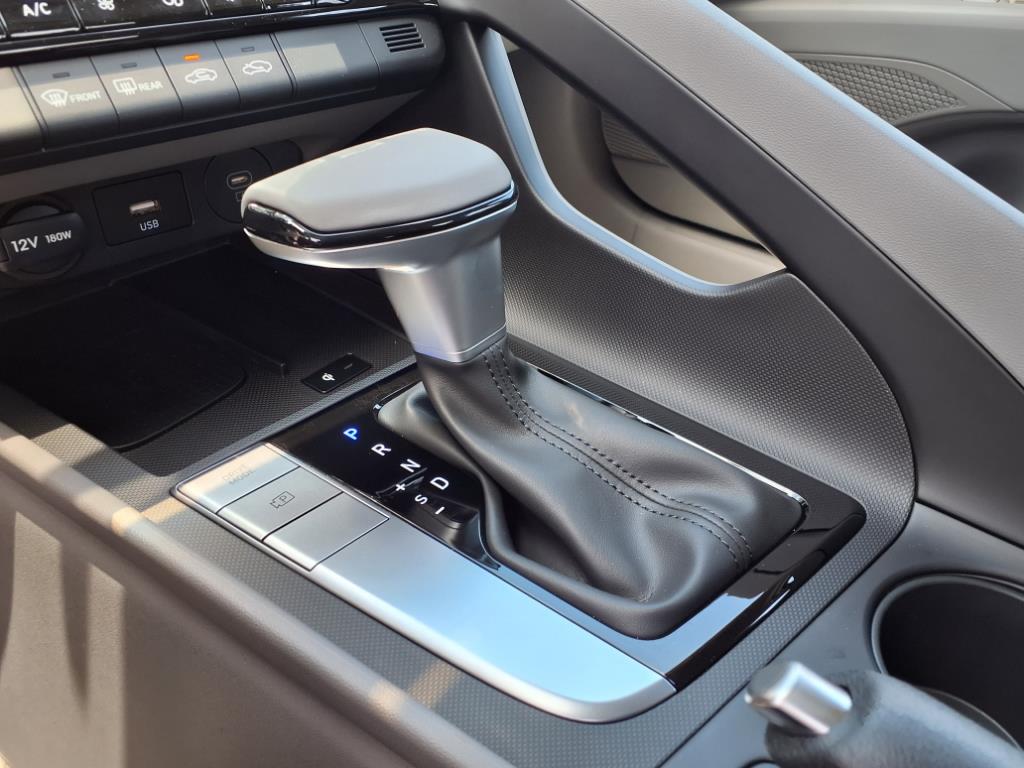 Vehicle image 22 of 32