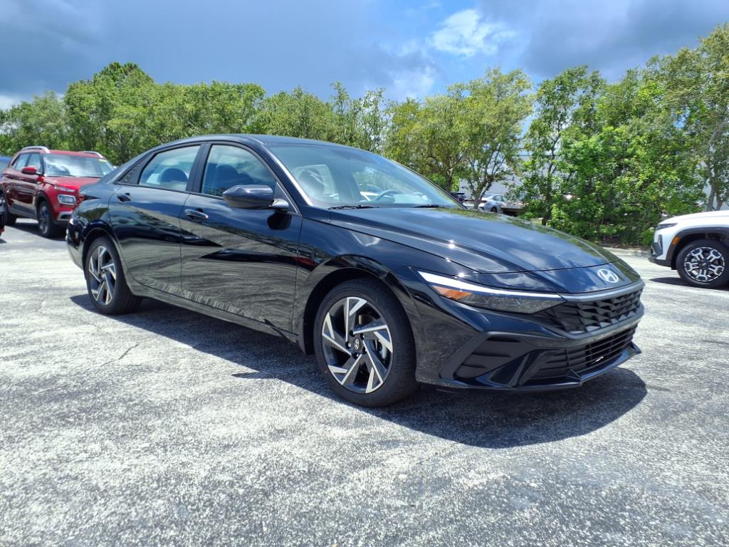 Vehicle image 3 of 32