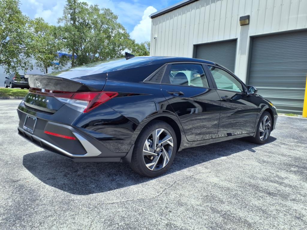 Vehicle image 5 of 32