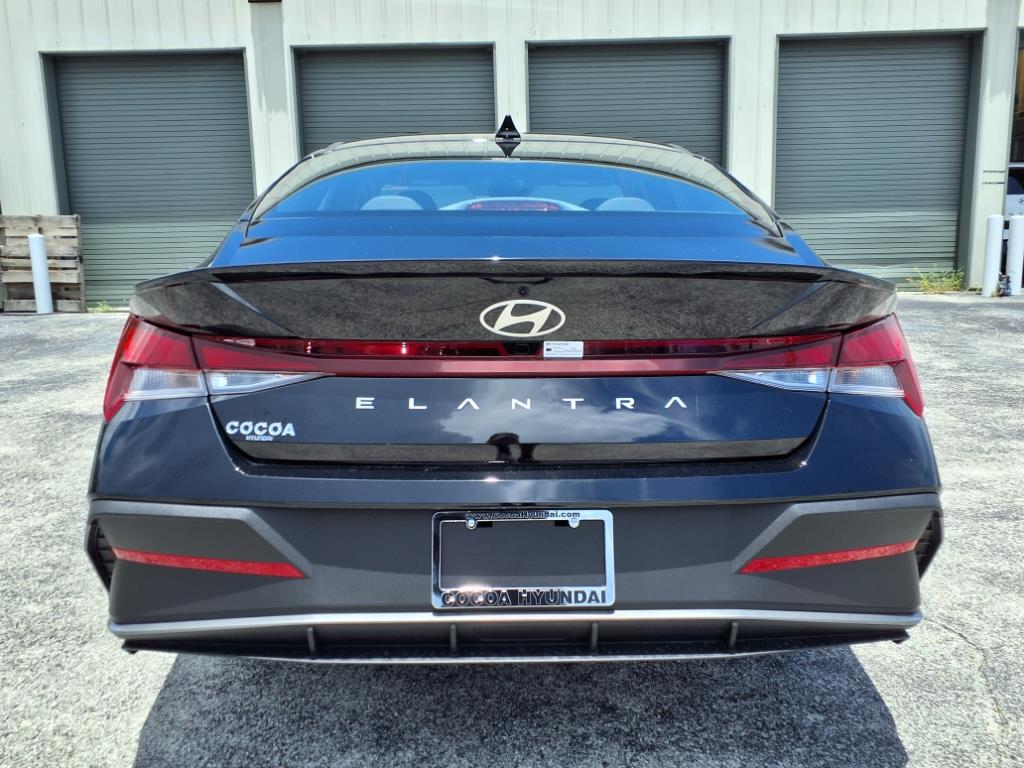 Vehicle image 6 of 32