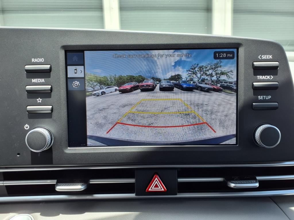 Vehicle image 21 of 32