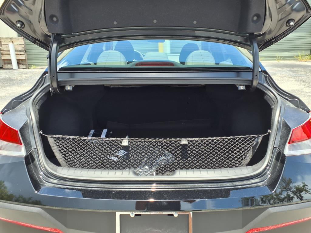 Vehicle image 10 of 32
