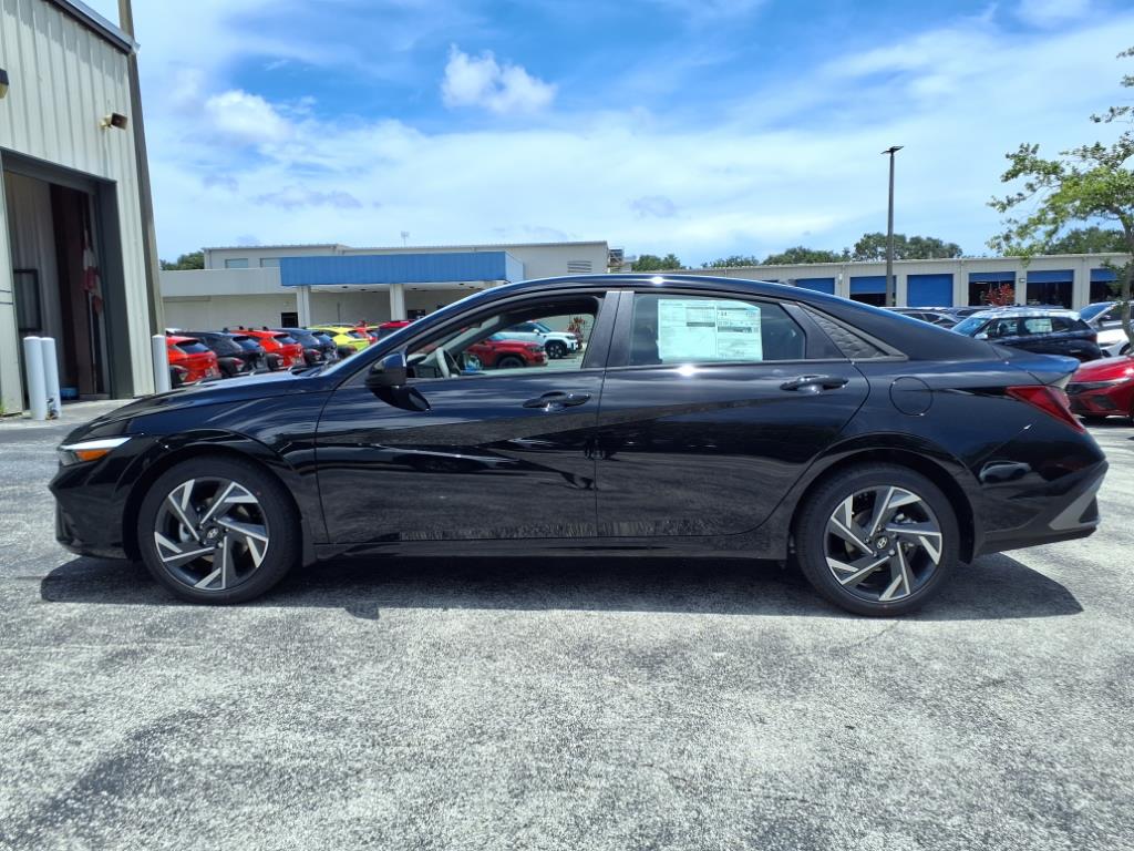 Vehicle image 8 of 32