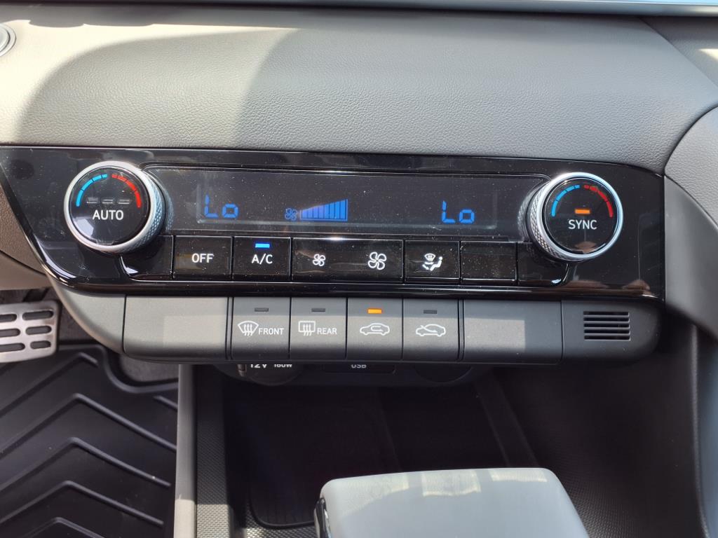 Vehicle image 31 of 32