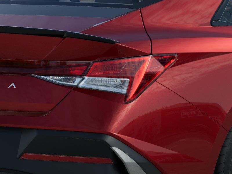 2025 Hyundai Elantra SEL Sport Image 15 of 18