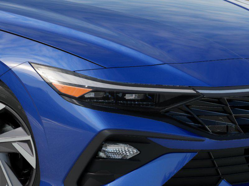 2025 Hyundai Elantra SEL Sport Image 16 of 18